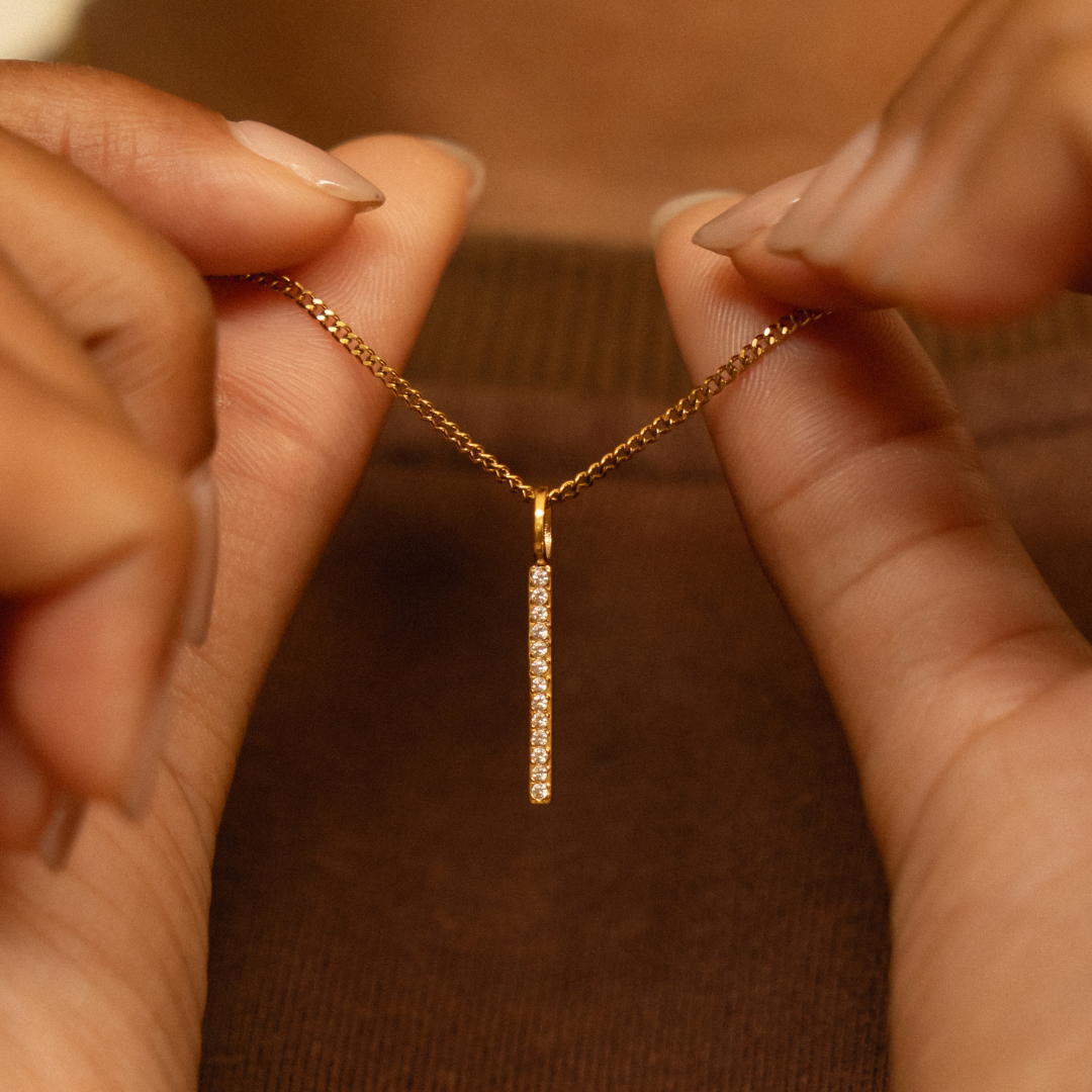 Damen Gold Bar-Halskette aus wasserfestem Edelstahl; minimalistisch & elegant, ideal für den Alltag.