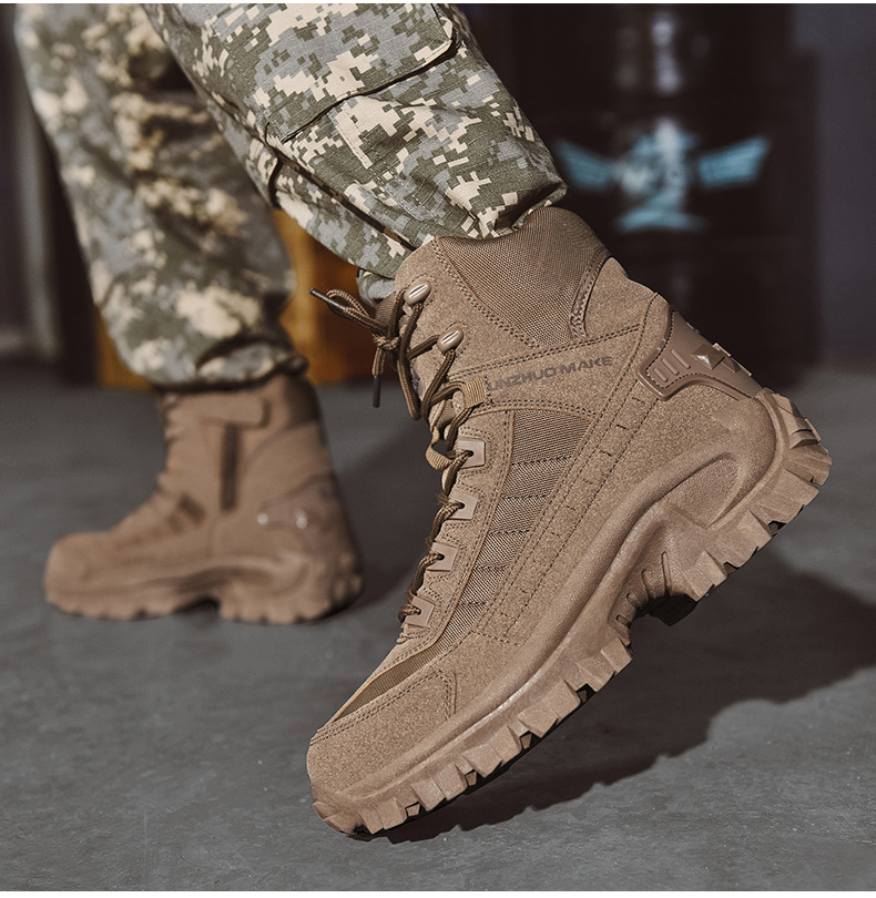 Detailaufnahme der wasserdichten Oberfläche der TrailForce Tactical Arbeitsstiefel für Herren.