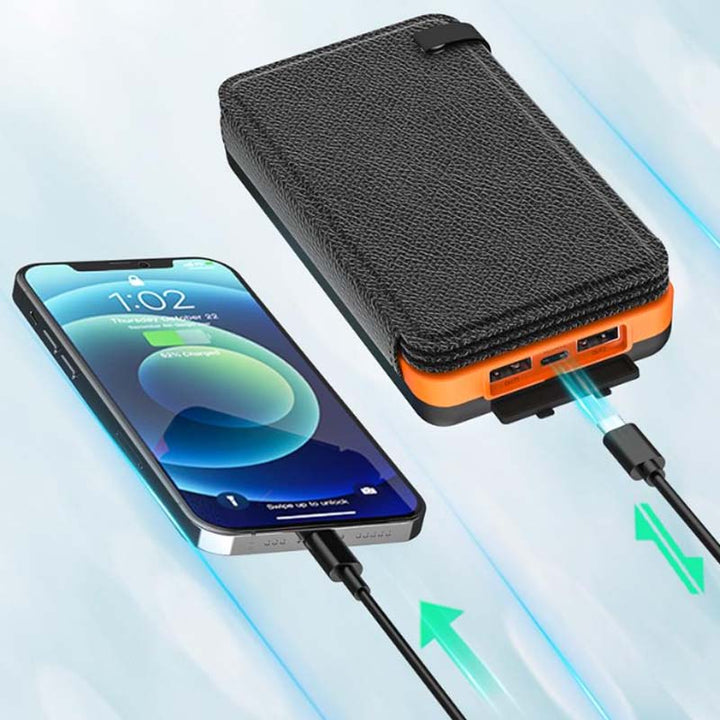 Notfall-Powerbank mit Solarfunktion, 3 USB-Ausgängen und 4 Panels – unverzichtbar beim Camping.