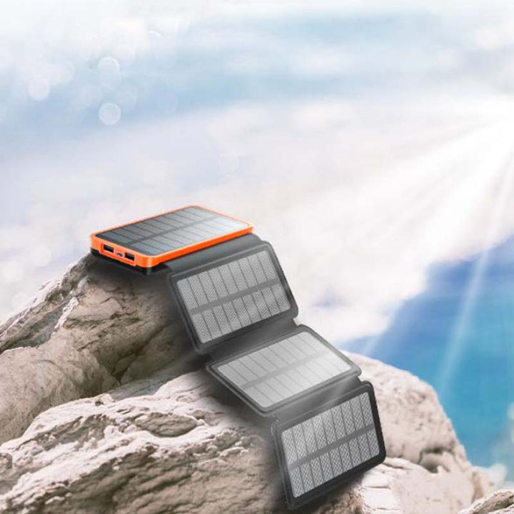 Camping-Powerbank mit Solar: SunCore lädt 3 Geräte gleichzeitig über USB, ideal für Outdoor-Abenteuer.