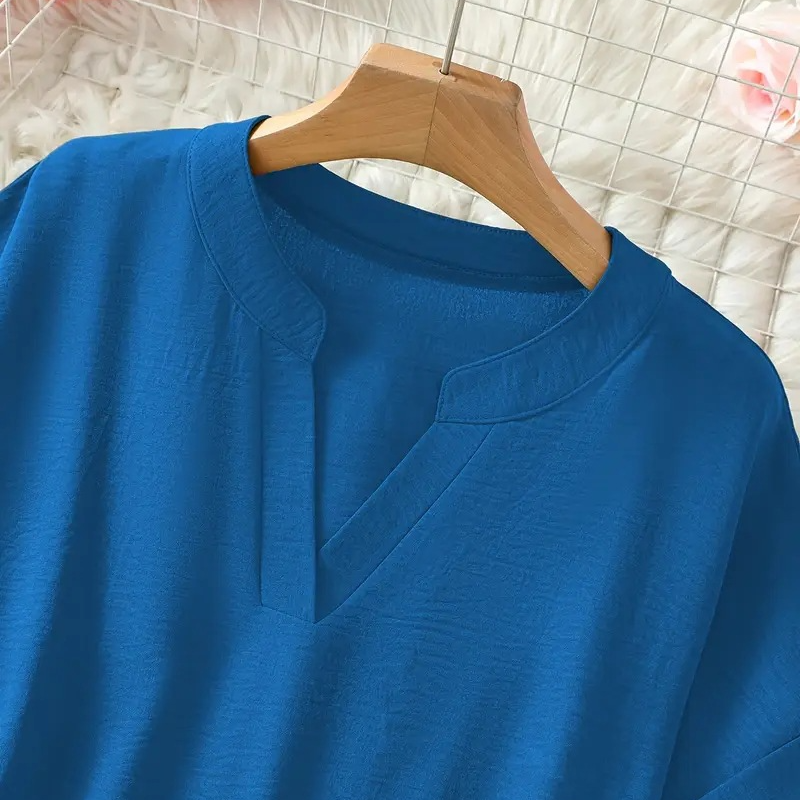 Moderne Damenbluse, V-Ausschnitt, Kurzarm, bequeme Übergröße, locker für Alltag und Freizeit.