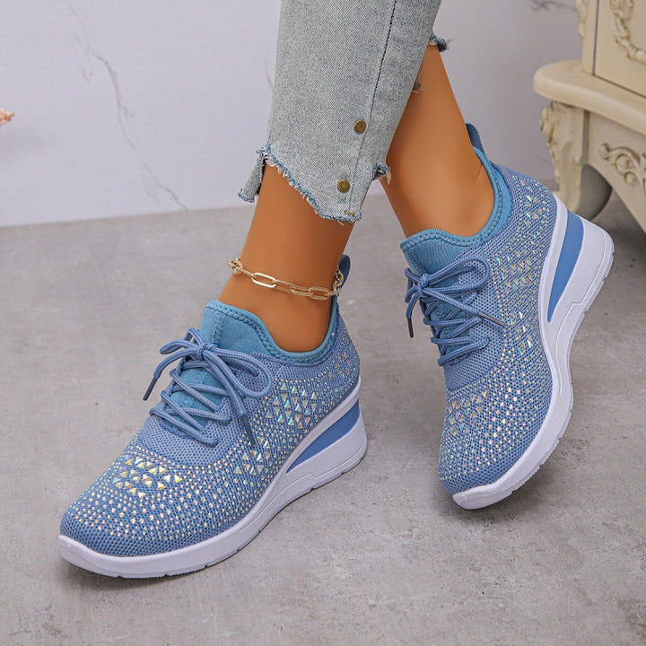 Gesunder Komfort: orthopädische Damen-Sneaker mit Strass, Keilsohle & Fußgewölbestütze.