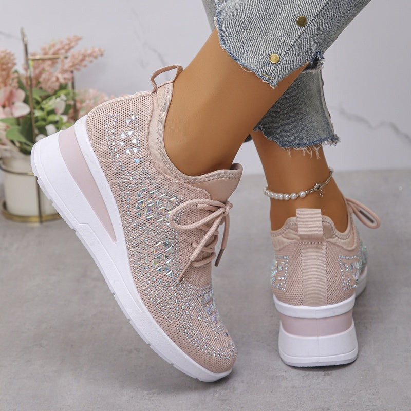 Modische Damen-Sneaker mit Strass-Applikationen & orthopädischer Fußgewölbestütze.