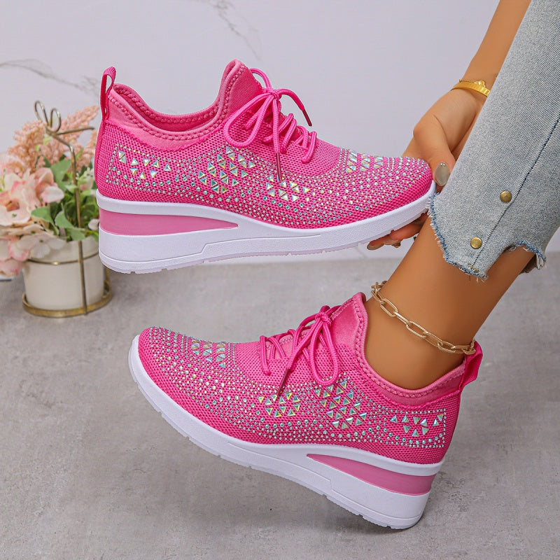 Stylischer Damen-Sneaker mit Strass, Keilsohle & orthopädischer Wirkung für gesunde Füße.