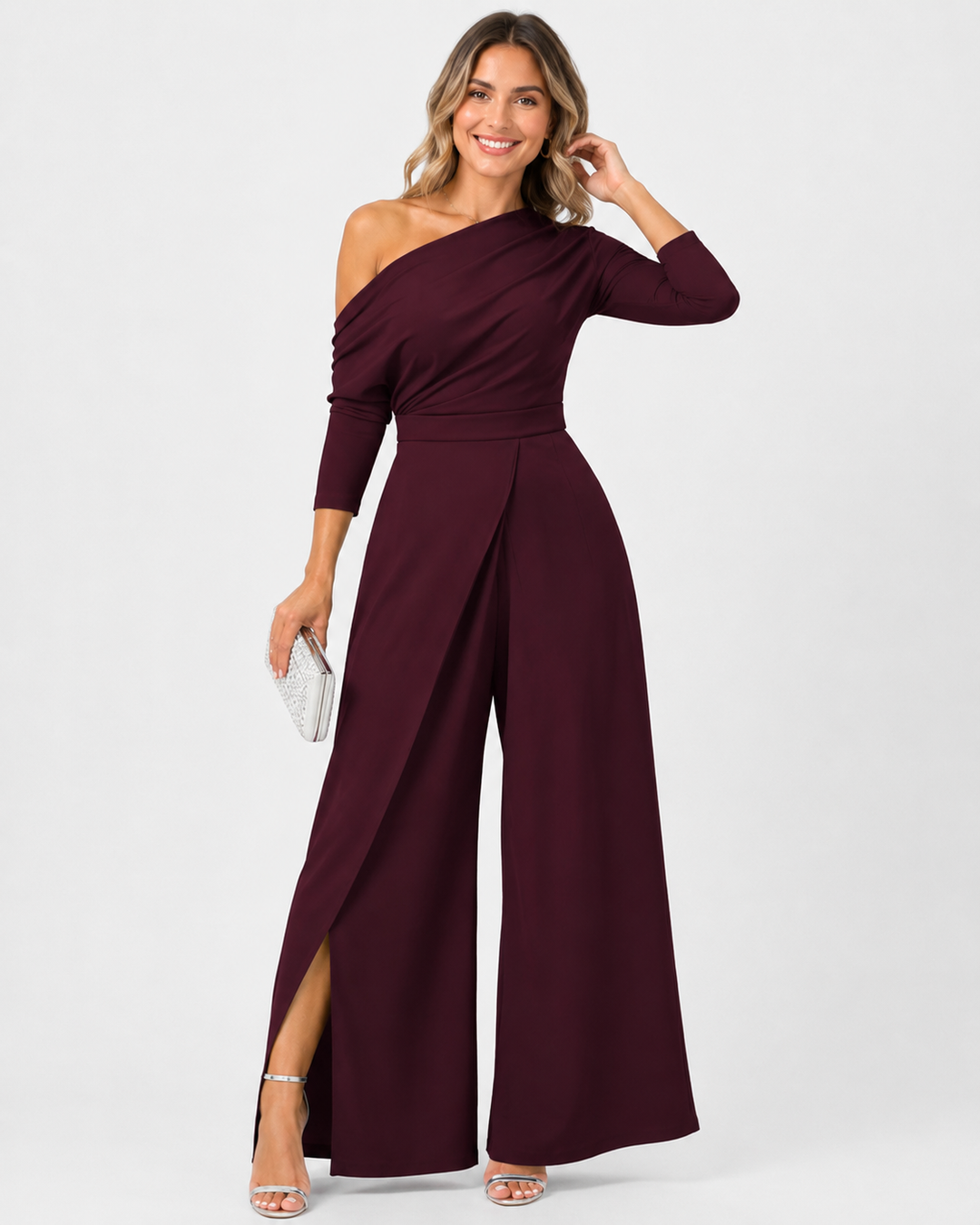 Figurschmeichelnder Damen Jumpsuit: Asymmetrisch, schulterfrei, mit Langarm. Ideal als festliche Abendmode oder Party Outfit.