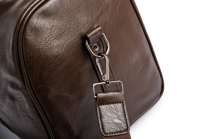 Großvolumige Duffelbag in Schwarz, leichtes Reisegepäck, optimal für längere Urlaubsreisen.