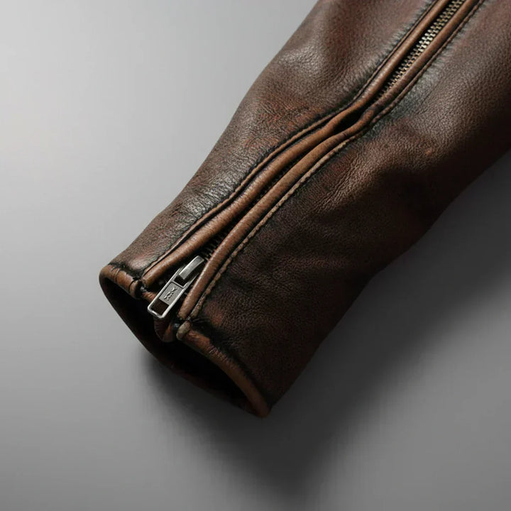 Elegante Herren Oberbekleidung: Vintage-Jacke mit modernem Schnitt, robust und mit praktischen Reißverschlusstaschen.