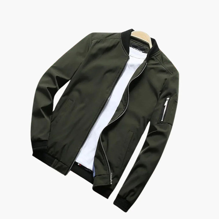 Leichte Herren Bomberjacke Slim Fit, Detailansicht des Stoffes. Ideal als Übergangsjacke für Frühling/Sommer.
