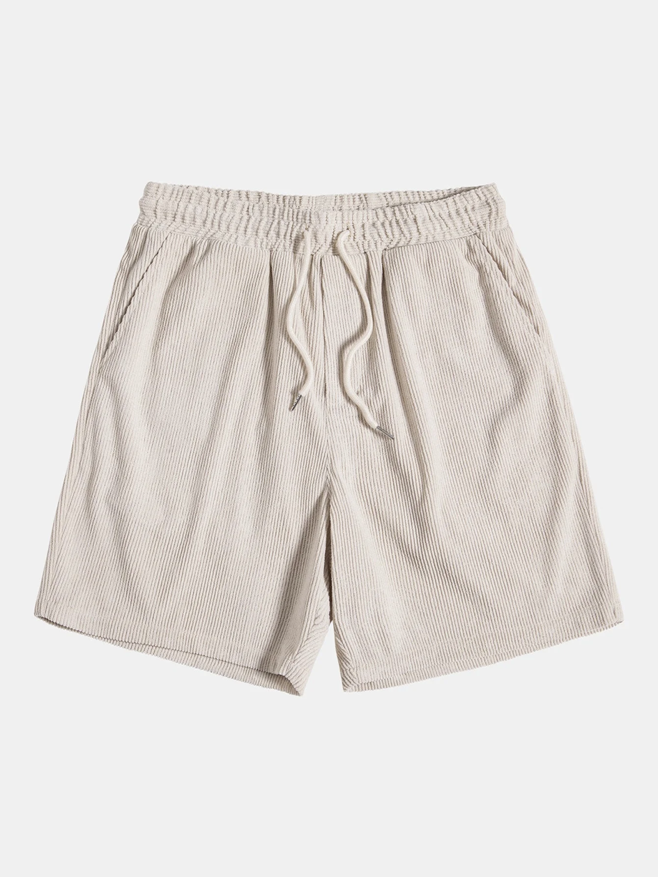 Lässiges Herren Sommer-Set: Modernes Kurzarmhemd und weiche Cord-Shorts. Ideal für entspannte Tage & Loungewear.