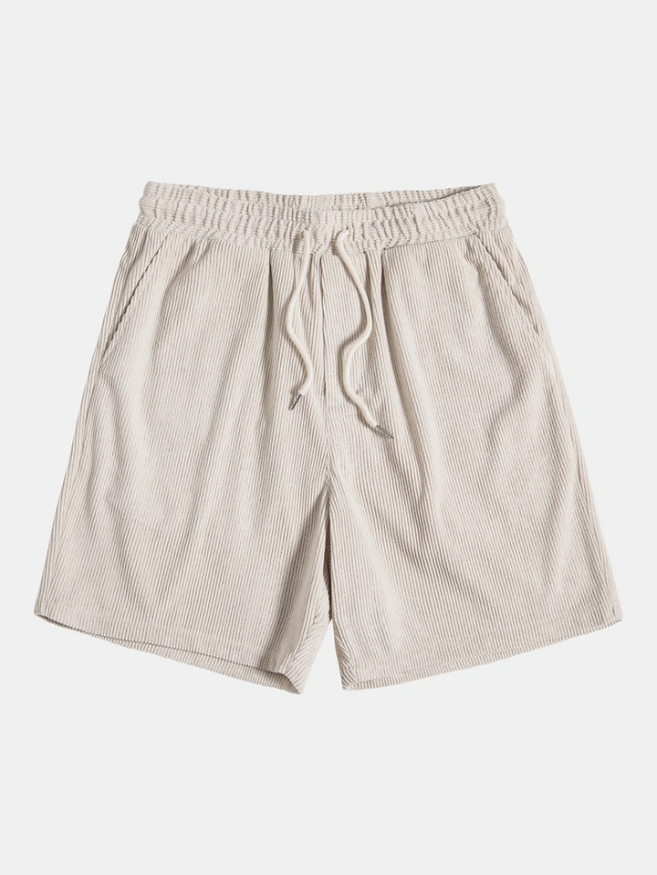 Lässiges Herren Sommer-Set: Modernes Kurzarmhemd und weiche Cord-Shorts. Ideal für entspannte Tage & Loungewear.
