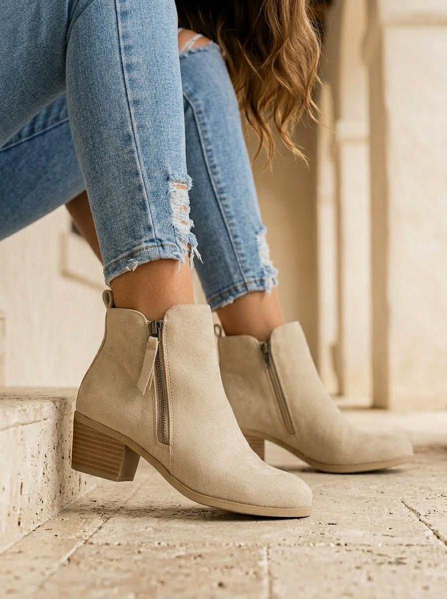 Elegante Damen Stiefeletten mit bequemem Blockabsatz & Seitenreißverschluss für moderne Herbst-Looks.