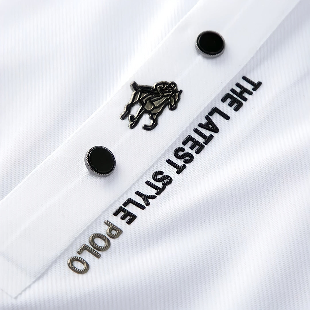 Bequemes, faltenfreies türkisfarbenes Herren Poloshirt, ideal für Alltag und Freizeit.