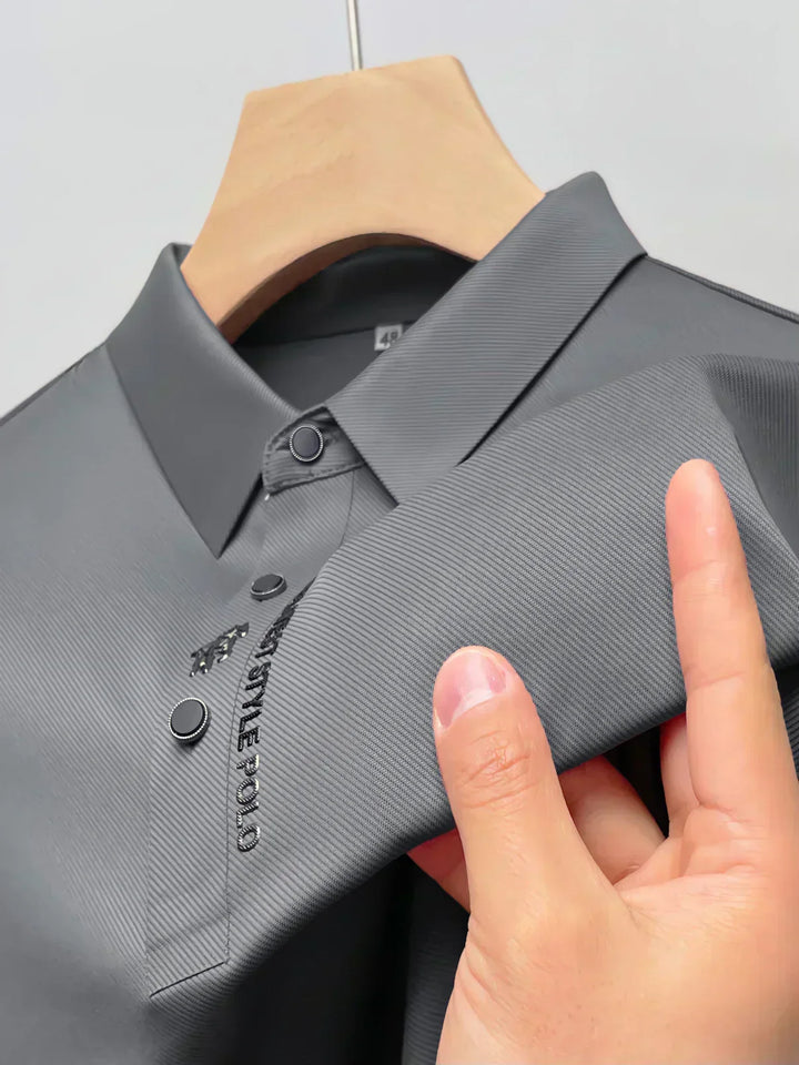 Faltenfreies türkisfarbenes Herren Poloshirt: maximaler Komfort & modernes Design für jeden Tag.