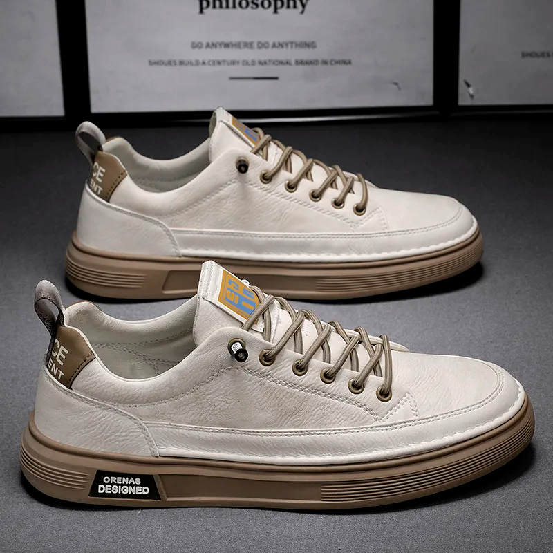 Stilvolle Herren Sneaker, Vorderansicht. Komfortschuhe mit sicherem Halt und Dämpfung für Männer.