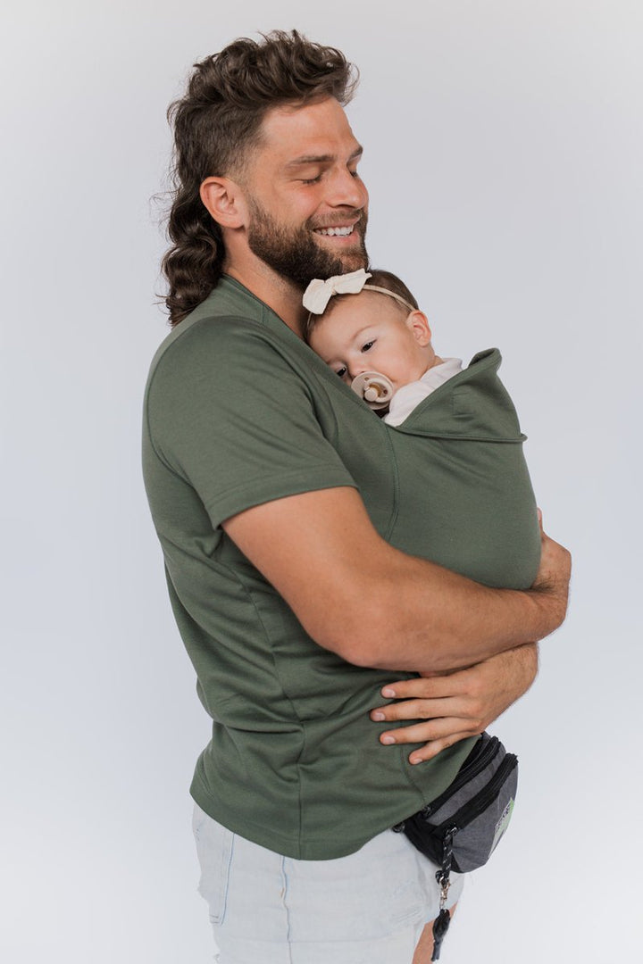 Unisex Tragetuch T-Shirt in modernem Design, ideale Babytrage für aktive Eltern & Kleinkinder.