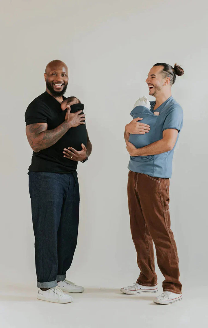 Bequemes Trage T-Shirt als Alternative zur Babytrage, perfekt für sanftes Tragen von Babys.