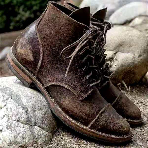 Bequeme Herren Schnürstiefel in Khaki, Schwarz und Kaffee. Modische Retro-Herbststiefel für den Alltag.