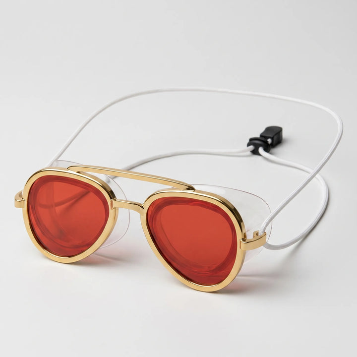 Moderne Unisex Schwimmbrille im Fliegerstil mit Panoramasicht für klares Unterwassererlebnis.