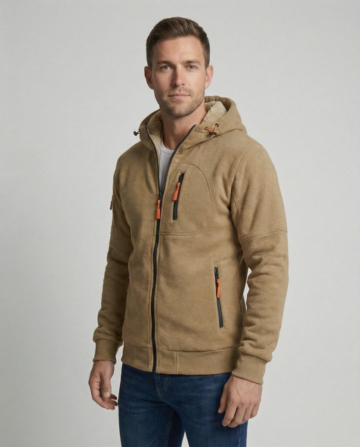 Sportliche Herren Kapuzenjacke mit Reißverschluss. SlimFit, atmungsaktiv und vielseitig für aktive Freizeit.