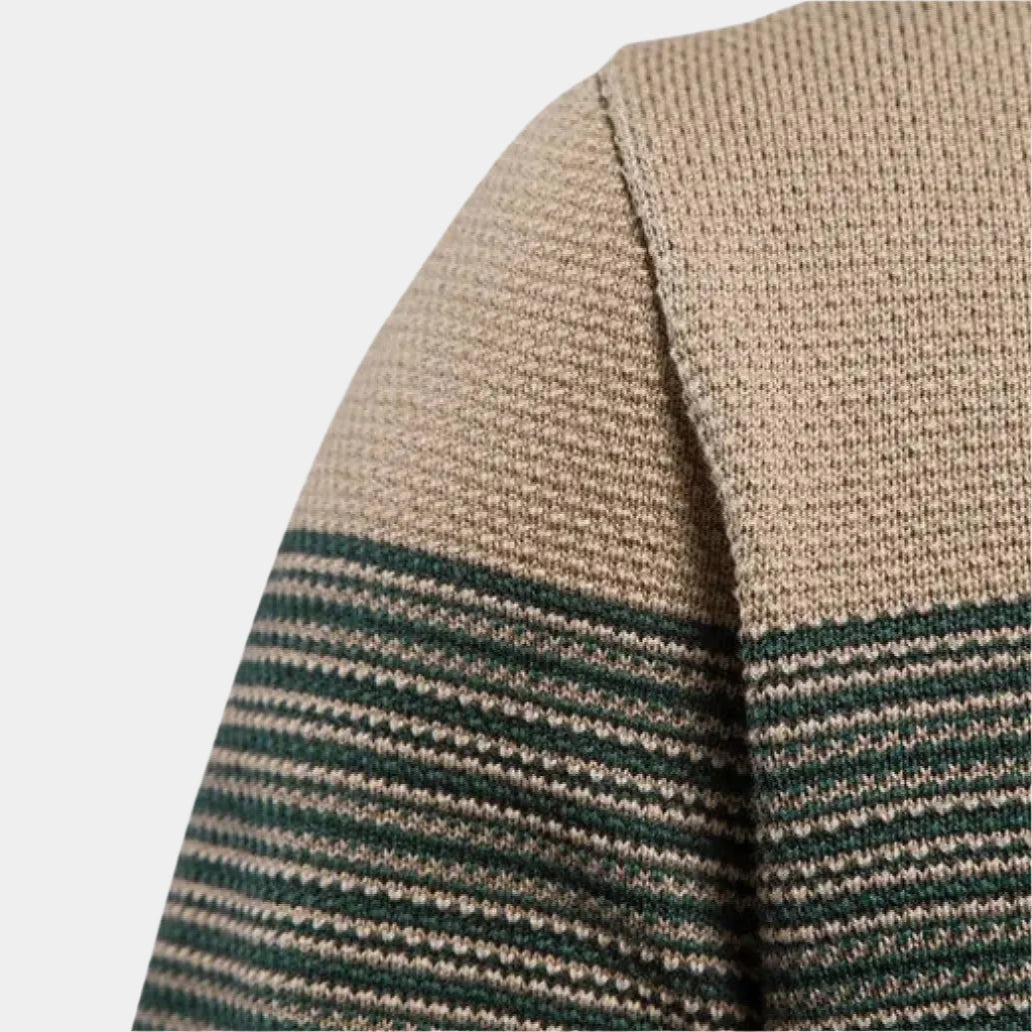 Ganzjähriger eleganter Herren Rundhals-Pullover. Vielseitige Herrenmode für Freizeit, Büro & formelle Anlässe.