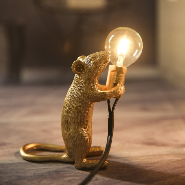 Niedliche Maus Tischleuchte mit integrierter LED, ideal als Nachttischlampe.