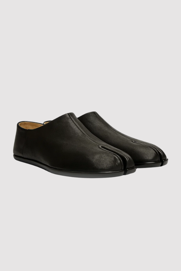 Valanas Herren Tabi Slipper. Schwarzer Spaltzeh-Slipper für einzigartigen Komfort & avantgardistischen Stil.
