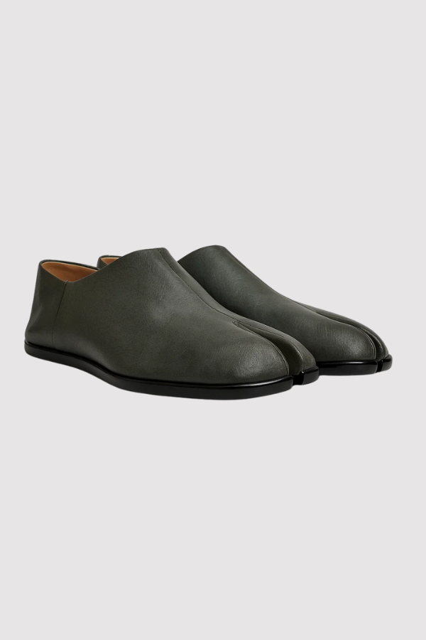Detailansicht des Materials der Valanas Herren Tabi Slipper. Hochwertige Spaltzeh-Slipper für Komfort & Stil.