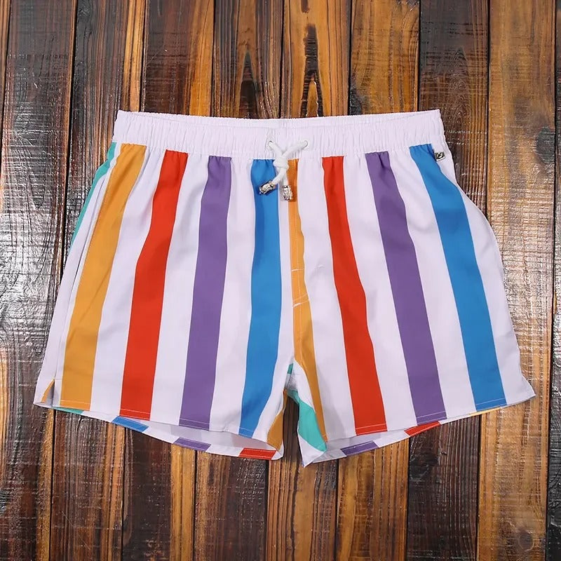 Gestreifte Herren-Shorts mit elastischem Bund für lässigen Komfort, ideal für Sommer und Freizeit.