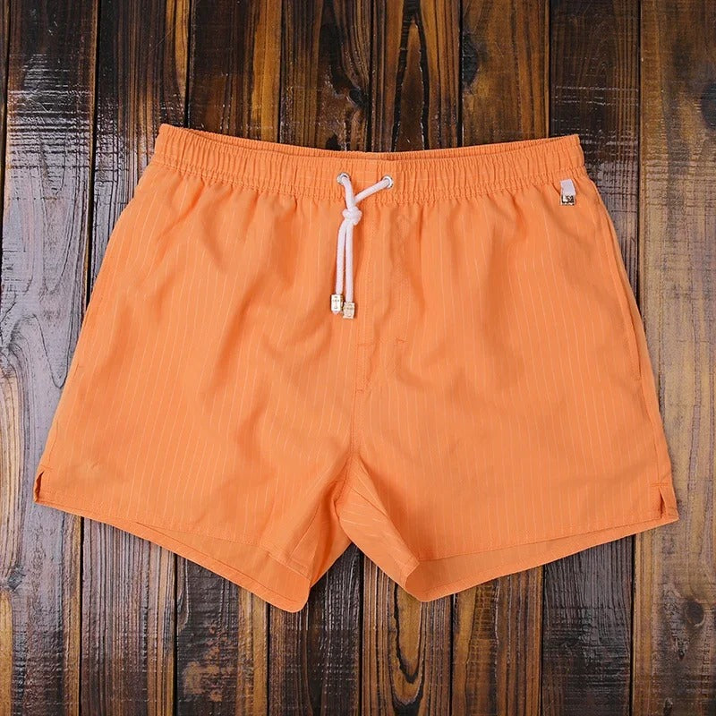 Matteo Herren-Shorts, gestreift, mit elastischem Bund. Lässige Strandshorts für Sommer und Urlaub.