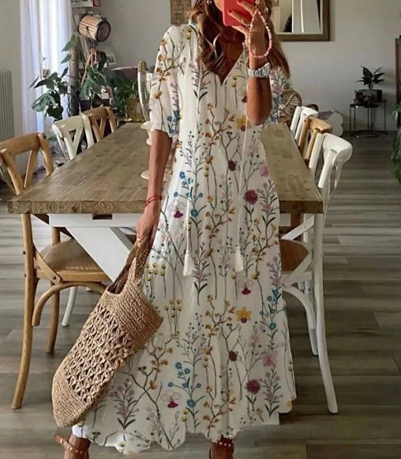 Fließendes Damen Maxikleid im Boho-Stil, ein bequemes Sommerkleid für entspannte Tage am Strand oder in der Freizeit.
