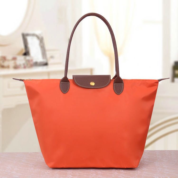 Praktische Reisetasche: Wasserabweisende Oxford Schultertasche für Damen. Sicher und stilvoll unterwegs.