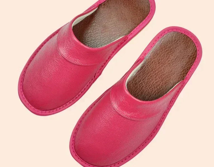Hochwertige Lucas Lederpantoffeln für Herren, bieten Gemütlichkeit und warme Füße. Perfekte Komfortschuhe für daheim.