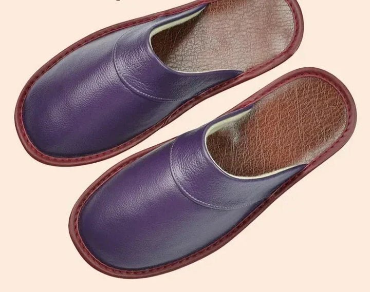 Die Lucas Herren-Pantoffeln aus weichem Leder, ideal als Hausbekleidung für entspannte Tage. Bequem und stilvoll.