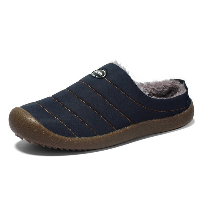 Gemütliche Herrenschuhe: warme Hauspantoffeln mit weicher Innensohle für den ganzen Tag.
