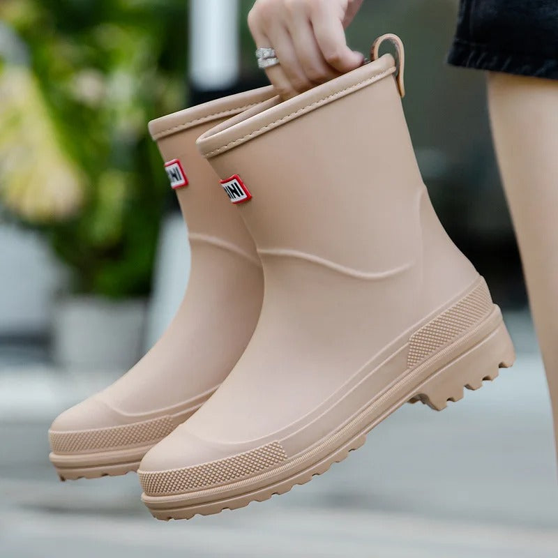 Damen AquaStride 2.0, moderne wasserdichte Gummistiefel, perfekt für Stilbewusstsein bei jedem Wetter.