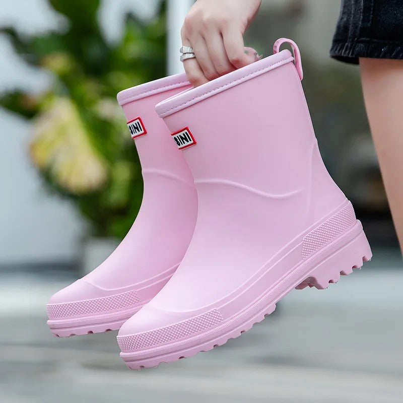 Detailaufnahme der AquaStride 2.0 Gummistiefel: robuster Halbschaft für optimalen Komfort & Schutz.