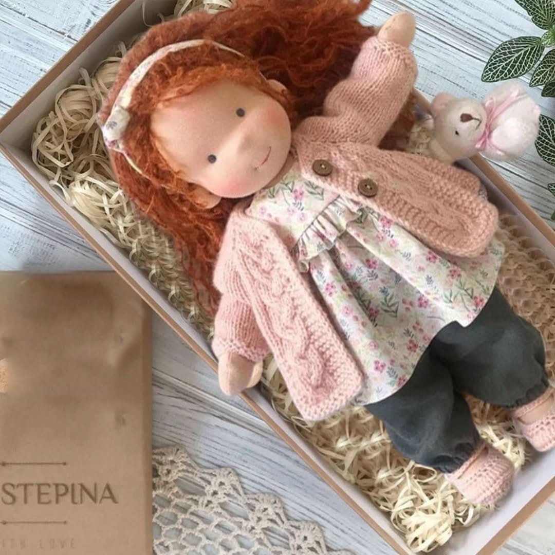 Waldorfpuppe 30 cm, aus ökologischen Naturmaterialien, handgefertigt. Ideal für Kleinkinder.