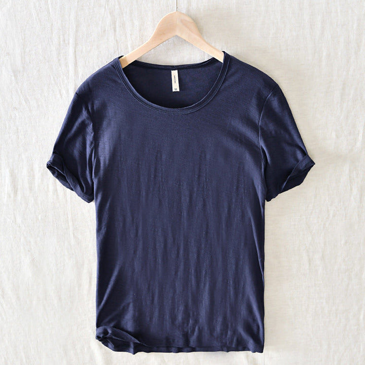 Gelbes Basic T-Shirt für Herren. Frisches Kurzarm Shirt, ideal als Sommer T-Shirt und vielseitiges Oberteil.