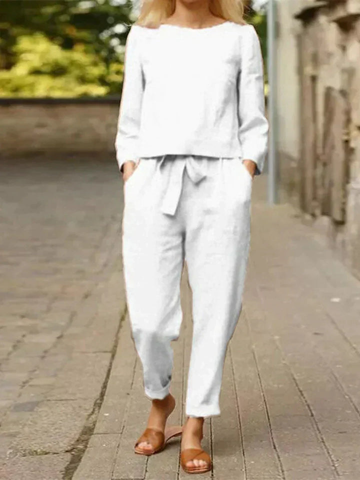 Damen Freizeit Set in Bewegung. Lässiger Zweiteiler mit Oberteil & Hose, ideal für Komfort & sportlich elegant.