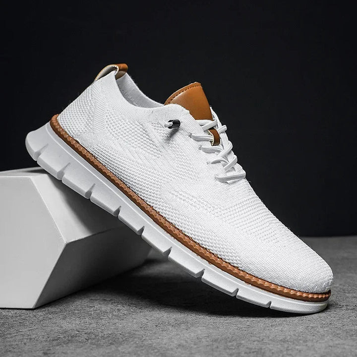 Ansicht von der Seite: Klassische Herren Freizeitschuhe, bequem & elegant. Vielseitig kombinierbar für jeden Anlass.
