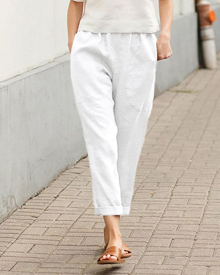 Bequeme Damen Sommerhose im lockeren Tapered-Schnitt, ideal für Freizeit und Urlaub.