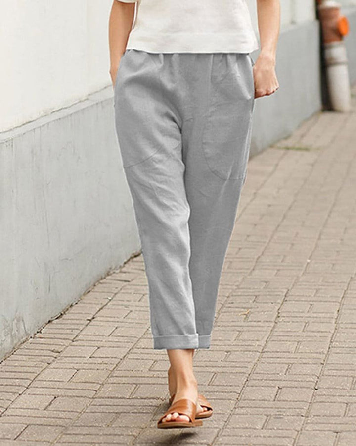 Luftig leichte Damen Sommerhose in Tapered-Form für heiße Tage, bequem und atmungsaktiv.