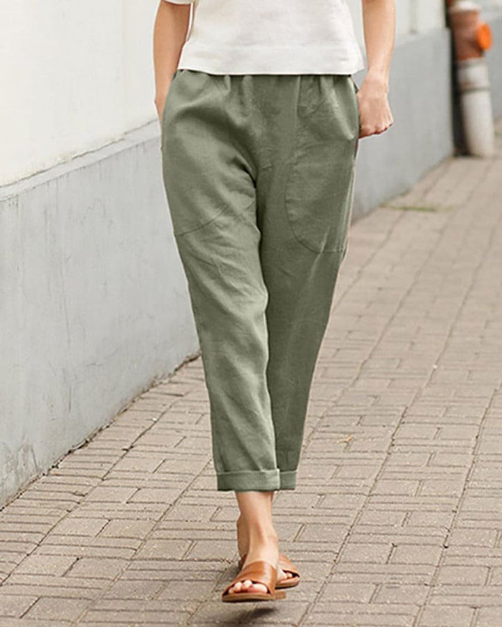 Entspannte Damen Tapered-Hose für den Sommer, bietet Bewegungsfreiheit und stilvollen Look.