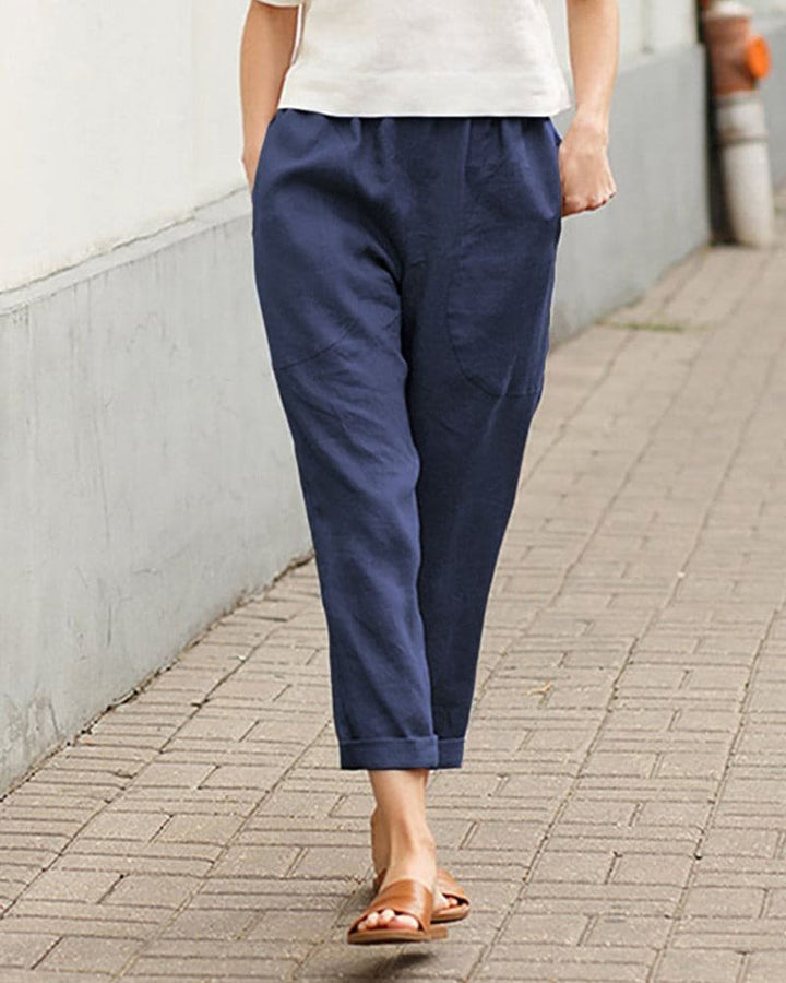 Vielseitige Damen Sommerhose mit Tapered-Bein und elastischem Bund, ideal für Urlaub und Alltag.