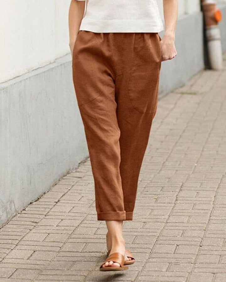 Bequeme, atmungsaktive Damen Sommerhose im lockeren Tapered-Schnitt, ideal für warme Sommertage.