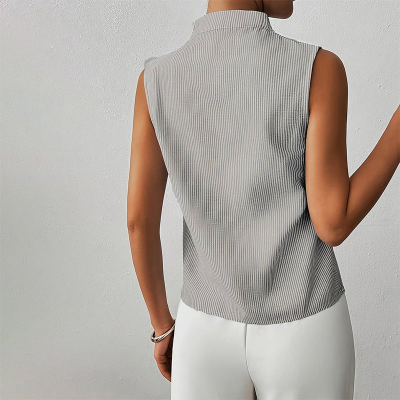 Elegante gestreifte Damenbluse, ärmellos, mit Stehkragen, V-Ausschnitt und schlankem Schnitt. Vielseitig.