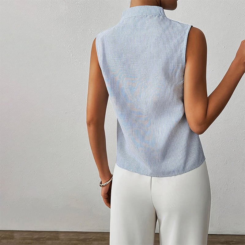 Modische gestreifte Damenbluse mit Stehkragen & V-Ausschnitt, ärmellos. Für einen eleganten Look.