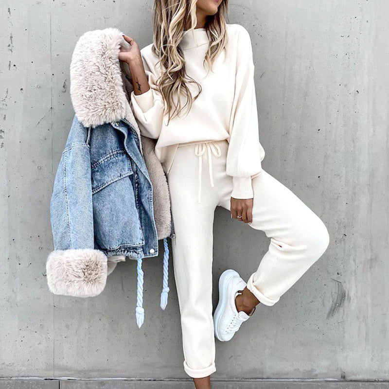 Damen Heimanzug Set mit weichem Pullover & bequemer Hose für gemütliche Stunden zuhause oder als Freizeitkleidung.