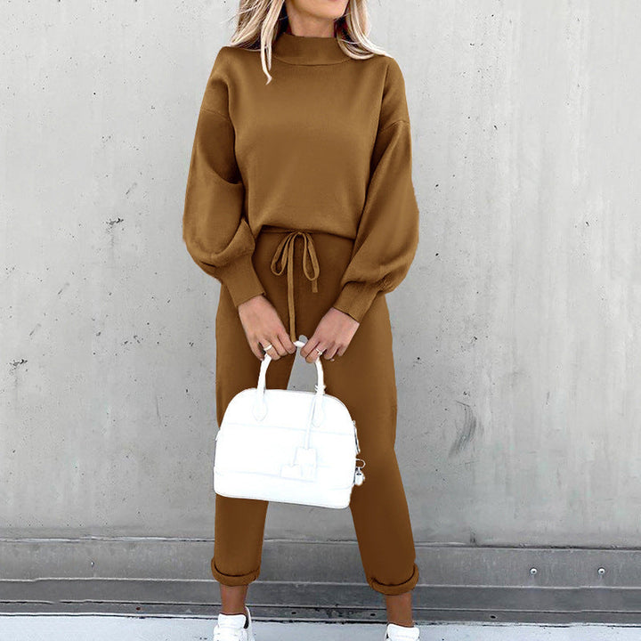 Damen Heimanzug für Zuhause: Kuscheliges Set für Entspannung, bestehend aus weichem Pullover und Hose.