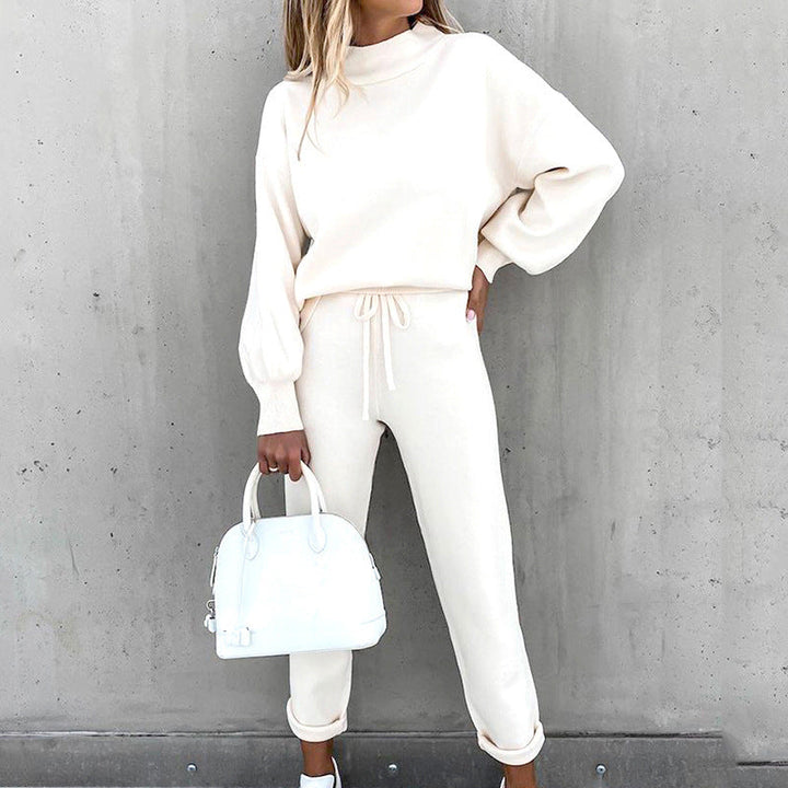 Kuscheliger Damen Loungewear Zweiteiler aus weichem Material für ultimativen Komfort und Entspannung.
